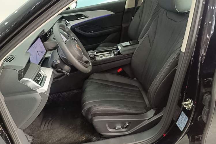 Used Hongqi H5 2025 2.0T Automatic Flag Edition – 500 000 Units Commemorative Version Left Front Seat
