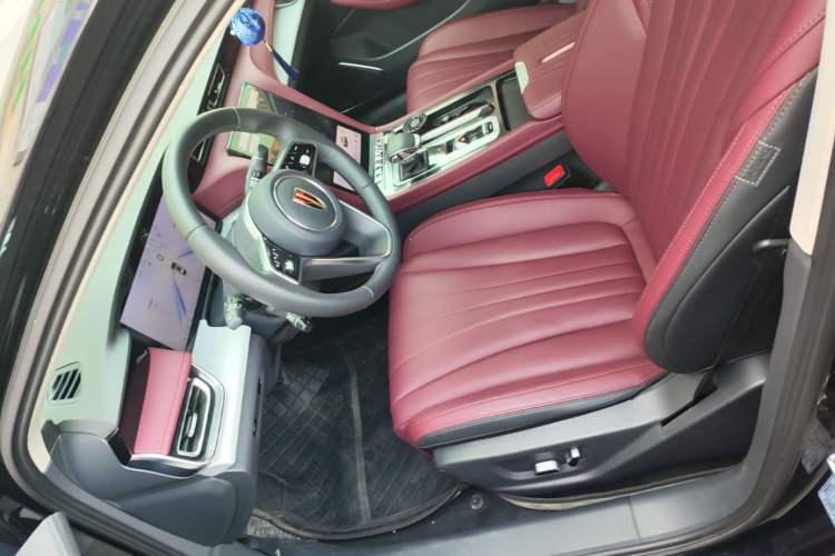 Used Hongqi H5 2025 2.0T Automatic Flag Edition – 500 000 Units Commemorative Version Left Front Seat