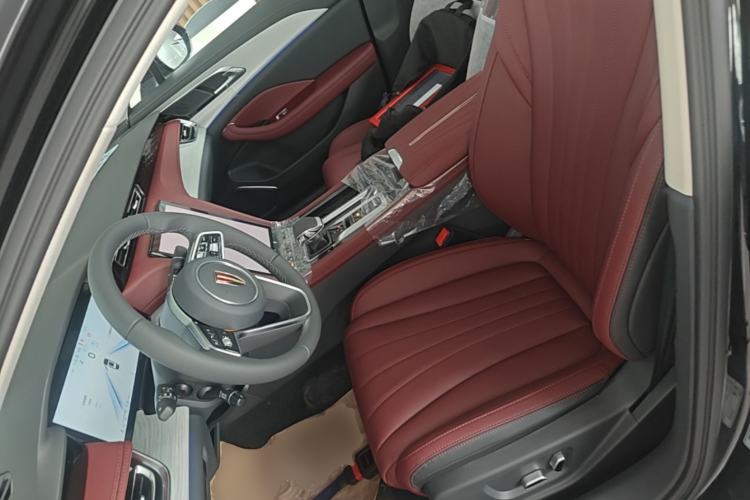 Used Hongqi H5 2025 2.0T Automatic Flag Edition – 500 000 Units Commemorative Version Left Front Seat