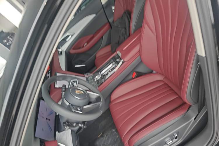 Used Hongqi H5 2025 2.0T Automatic Flag Edition – 500 000 Units Commemorative Version Left Front Seat