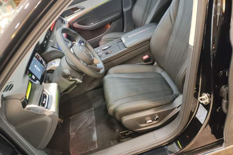 Used Hongqi H5 2025 1.5T DCT Qiyun 500 000th Unit Commemorative Edition Left Front Seat