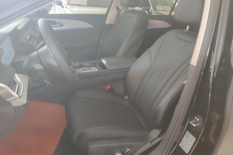 Used Hongqi H5 2025 2.0T Automatic Flag Edition – 500 000 Units Commemorative Version Left Front Seat