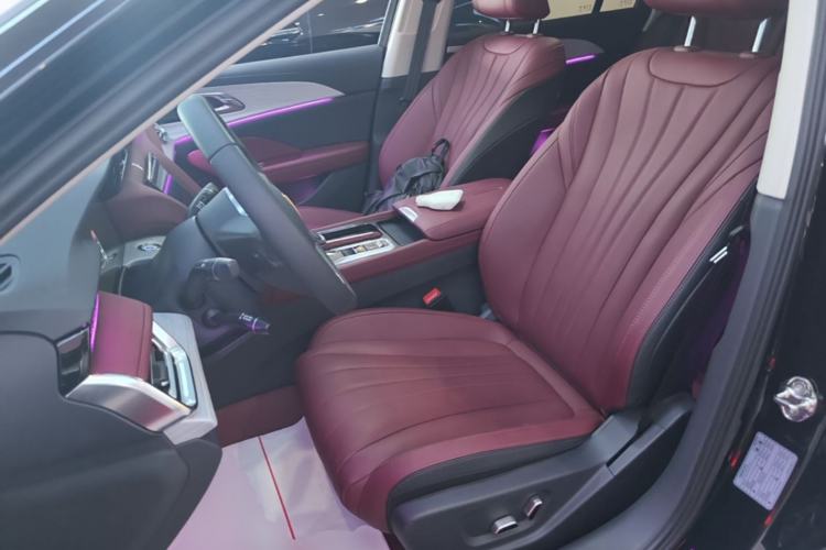 Used Hongqi H5 2025 2.0T Automatic Flag Edition – 500 000 Units Commemorative Version Left Front Seat