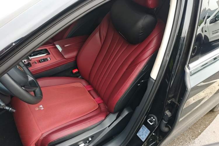 Used Hongqi H5 2025 2.0T Automatic Flag Edition – 500 000 Units Commemorative Version Left Front Seat