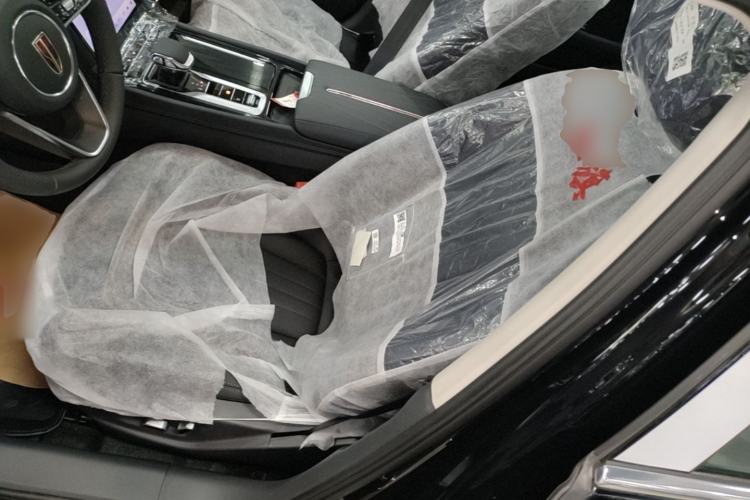 Used Hongqi H5 2025 2.0T Automatic Flag Edition – 500 000 Units Commemorative Version Left Front Seat