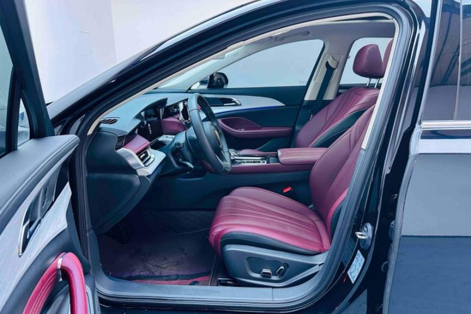 Used Hongqi H5 2025 2.0T Automatic Flag Edition – 500 000 Units Commemorative Version Left Front Seat