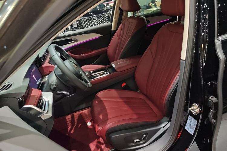 Used Hongqi H5 2025 2.0T Automatic Flag Edition – 500 000 Units Commemorative Version Left Front Seat
