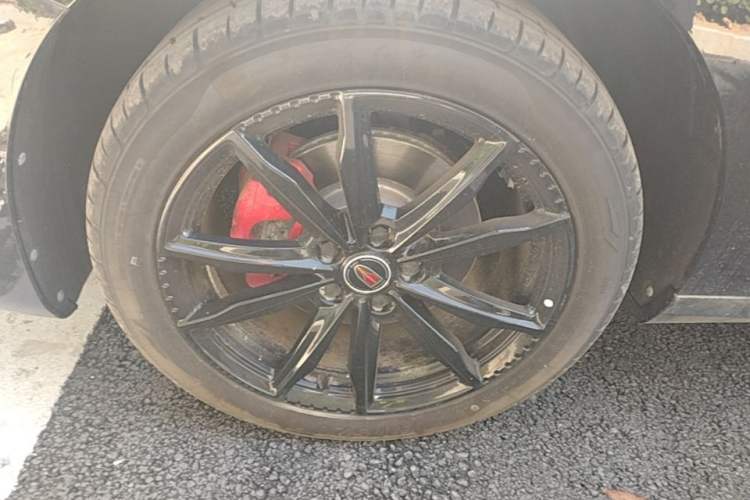 Used Hongqi H5 2025 2.0T Automatic Xuan Ying Edition Left Front Wheel Hub