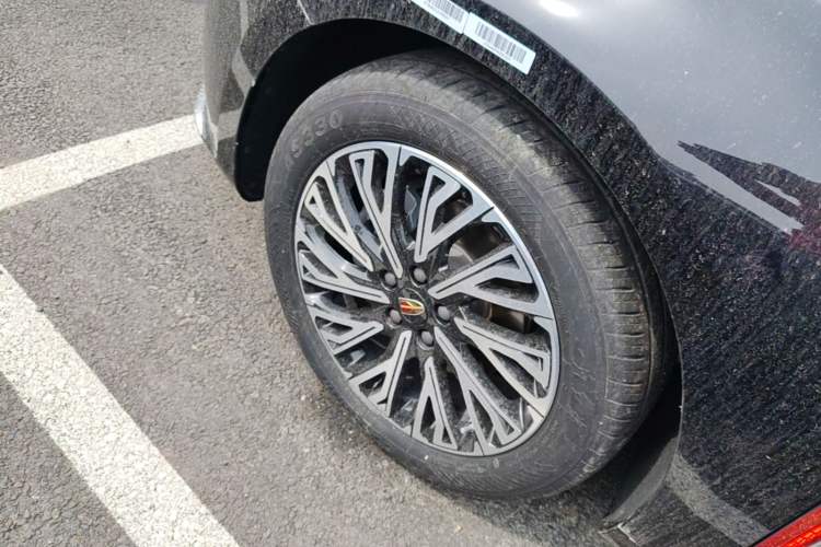 Used Hongqi H5 2025 2.0T Automatic Flag Edition – 500 000 Units Commemorative Version Left Front Wheel Hub