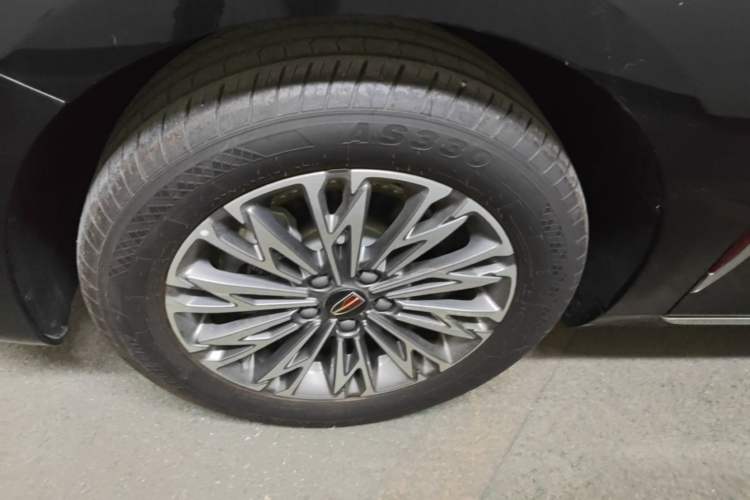 Used Hongqi H5 2025 2.0T Automatic Flagship 500 000th Unit Anniversary Edition Left Front Wheel Hub