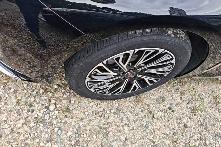 Used Hongqi H5 2025 2.0T Automatic Flag Edition – 500 000 Units Commemorative Version Left Front Wheel Hub