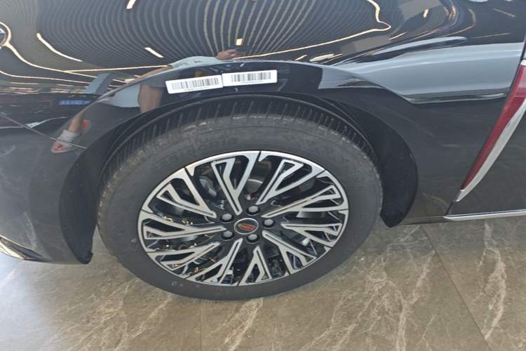 Used Hongqi H5 2025 2.0T Automatic Flag Edition – 500 000 Units Commemorative Version Left Front Wheel Hub