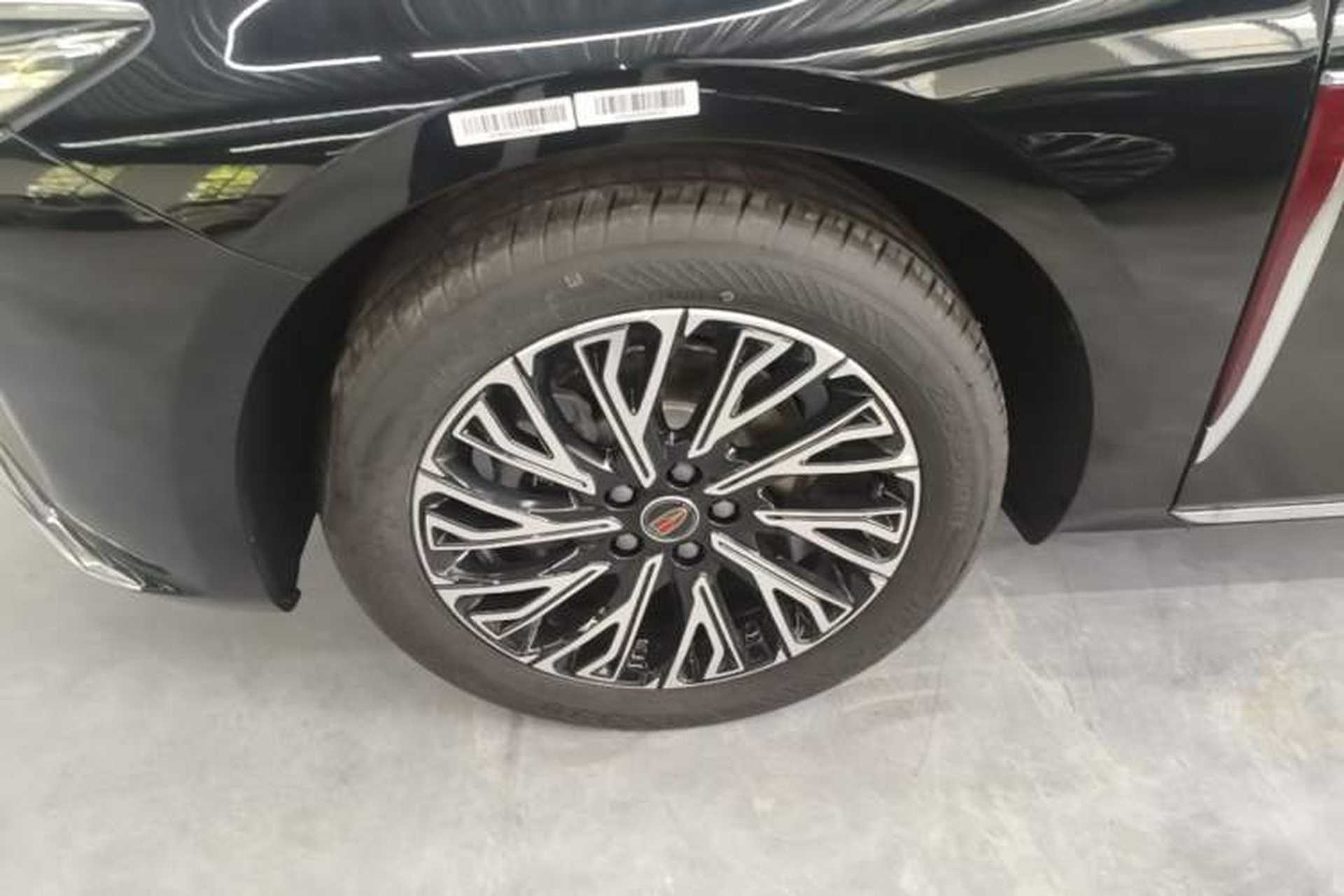 Used Hongqi H5 2025 2.0T Automatic Flag Edition – 500 000 Units Commemorative Version Left Front Wheel Hub