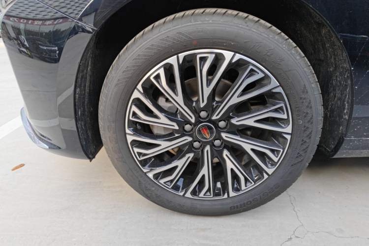 Used Hongqi H5 2025 2.0T Automatic Flag Edition – 500 000 Units Commemorative Version Left Front Wheel Hub