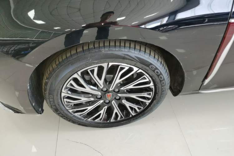 Used Hongqi H5 2025 2.0T Automatic Flag Edition – 500 000 Units Commemorative Version Left Front Wheel Hub