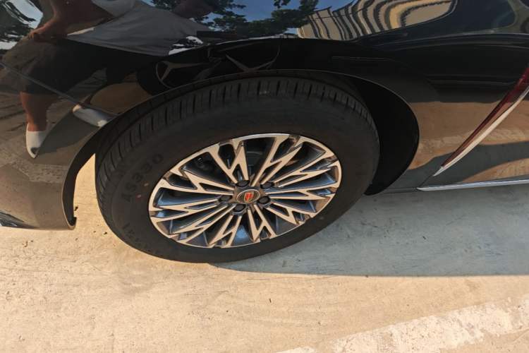 Used Hongqi H5 2025 1.5T DCT Qiyun 500 000th Unit Commemorative Edition Left Front Wheel Hub