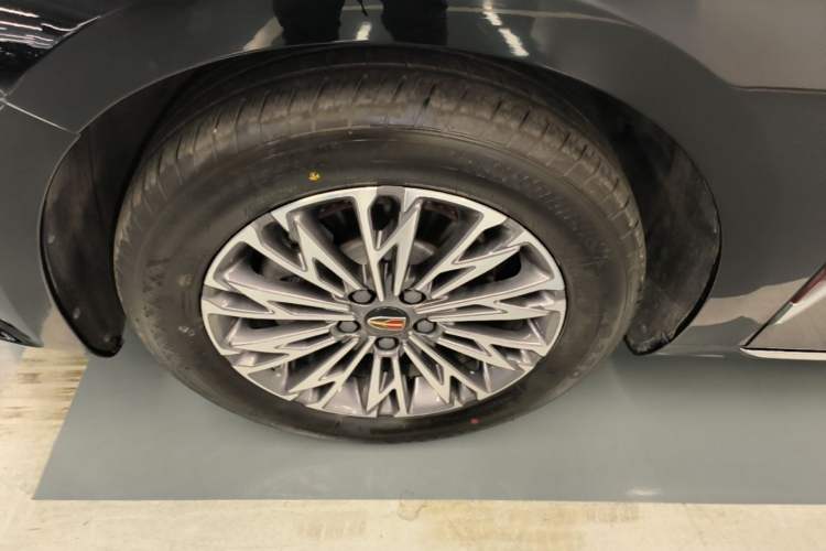 Used Hongqi H5 2025 1.5T DCT Qiyun 500 000th Unit Commemorative Edition Left Front Wheel Hub