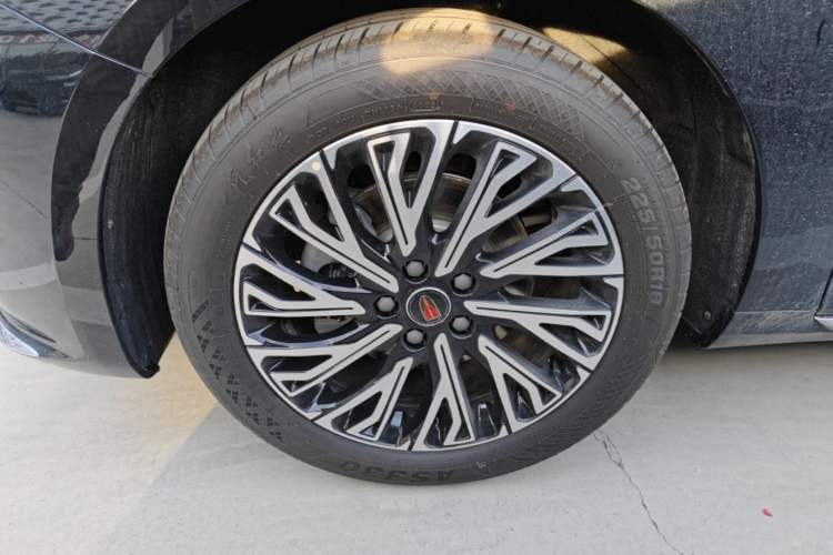 Used Hongqi H5 2025 2.0T Automatic Flag Edition – 500 000 Units Commemorative Version Left Front Wheel Hub