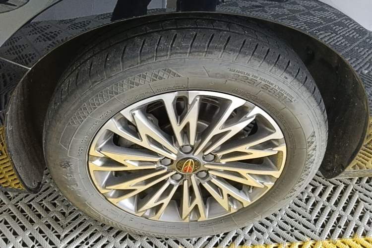 Used Hongqi H5 2025 1.5T DCT Qiyun 500 000th Unit Commemorative Edition Left Front Wheel Hub