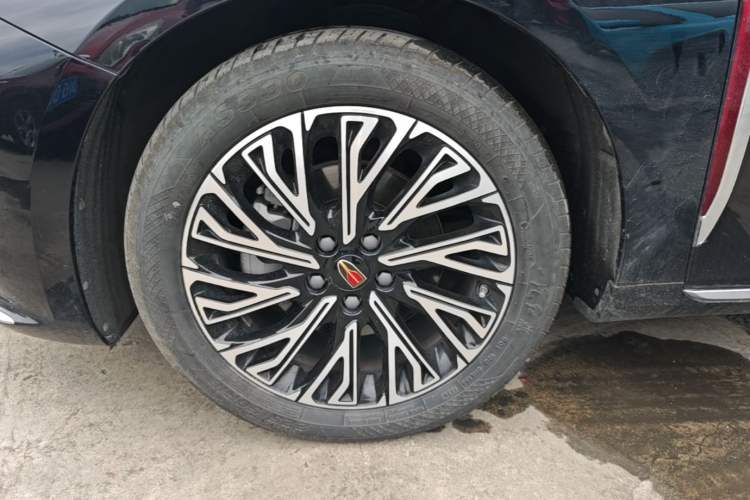 Used Hongqi H5 2025 2.0T Automatic Flag Edition – 500 000 Units Commemorative Version Left Front Wheel Hub