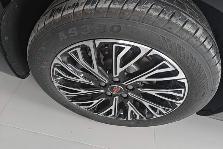 Used Hongqi H5 2025 2.0T Automatic Flag Edition – 500 000 Units Commemorative Version Left Front Wheel Hub