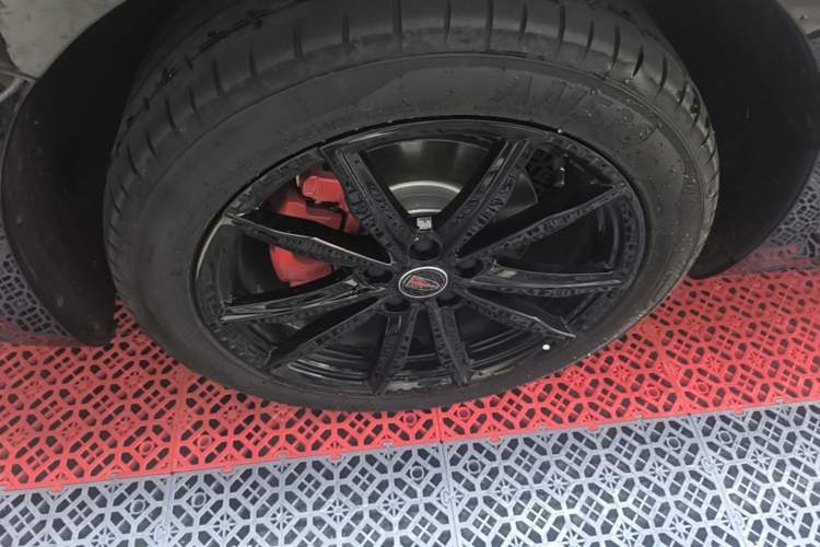 Used Hongqi H5 2025 Model 2.0T Automatic Xuan Ying 2 Million Units Commemorative Edition Left Front Wheel Hub