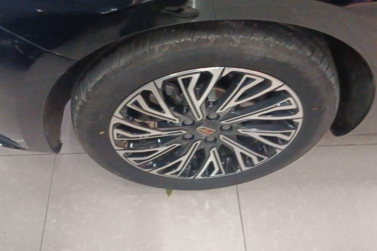 Used Hongqi H5 2025 2.0T Automatic Flag Edition – 500 000 Units Commemorative Version Left Front Wheel Hub