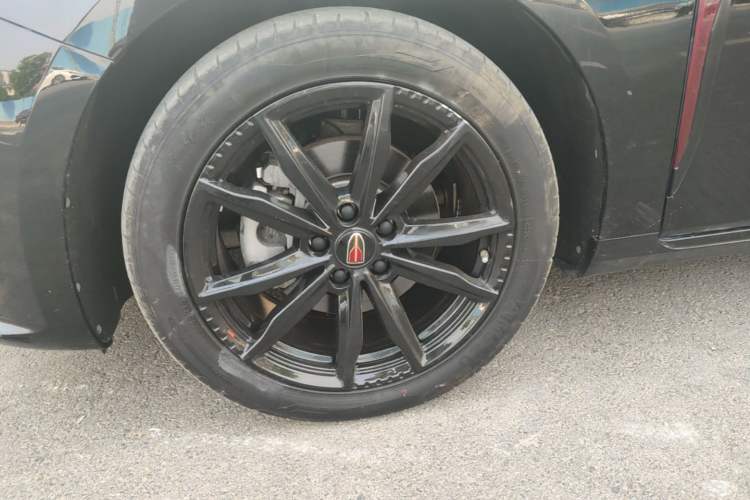 Used Hongqi H5 2025 1.5T DCT Xuan Ying Edition Left Front Wheel Hub