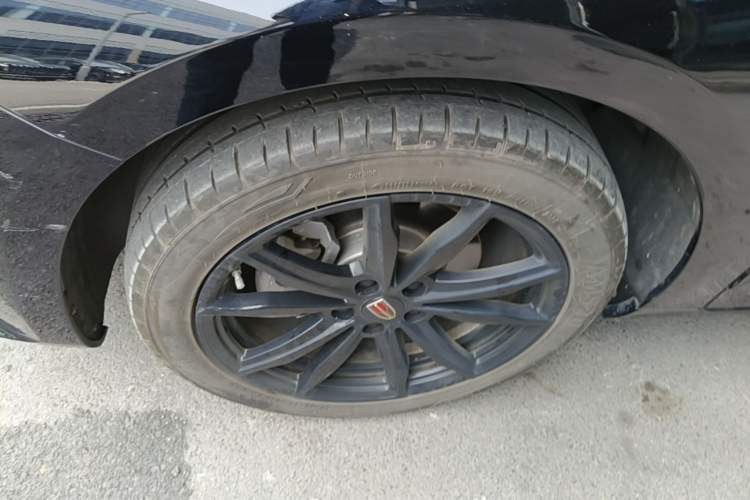 Used Hongqi H5 2025 2.0T Automatic Xuan Ying Edition Left Front Wheel Hub