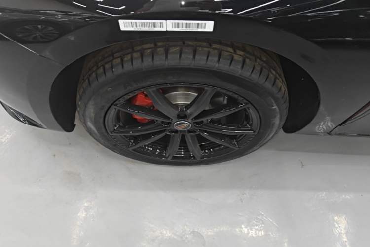 Used Hongqi H5 2025 Model 2.0T Automatic Xuan Ying 2 Million Units Commemorative Edition Left Front Wheel Hub