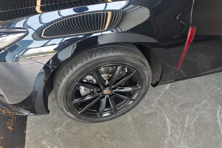 Used Hongqi H5 2025 1.5T DCT Xuan Ying Edition Left Front Wheel Hub