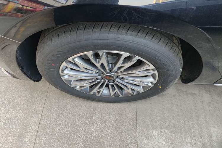 Used Hongqi H5 2025 1.5T DCT Qiyun 500 000th Unit Commemorative Edition Left Front Wheel Hub