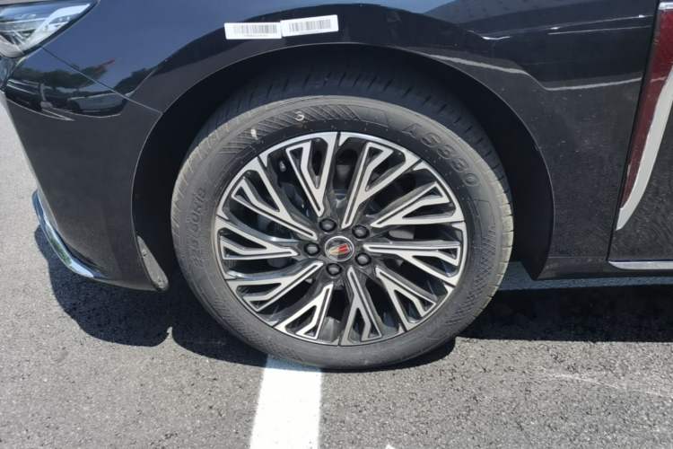 Used Hongqi H5 2025 2.0T Automatic Flag Edition – 500 000 Units Commemorative Version Left Front Wheel Hub
