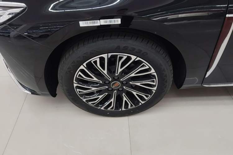 Used Hongqi H5 2025 2.0T Automatic Flag Edition – 500 000 Units Commemorative Version Left Front Wheel Hub