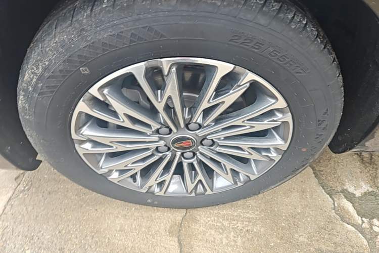 Used Hongqi H5 2025 1.5T DCT Qiyun 500 000th Unit Commemorative Edition Left Front Wheel Hub