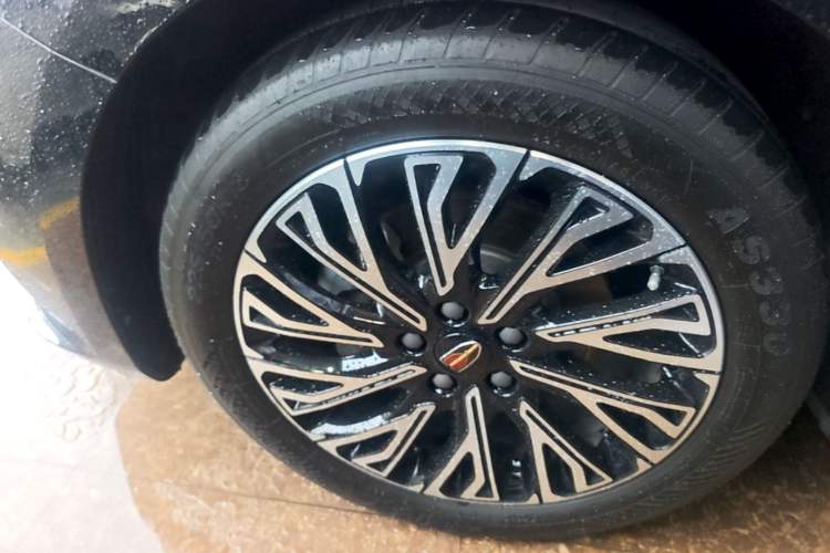 Used Hongqi H5 2025 2.0T Automatic Flag Edition – 500 000 Units Commemorative Version Left Front Wheel Hub