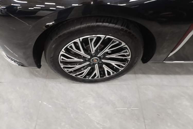 Used Hongqi H5 2025 2.0T Automatic Flag Edition – 500 000 Units Commemorative Version Left Front Wheel Hub