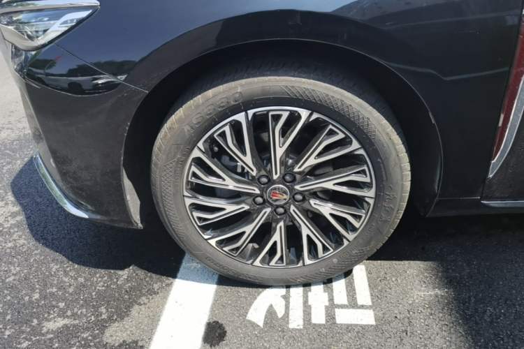 Used Hongqi H5 2025 2.0T Automatic Flag Edition – 500 000 Units Commemorative Version Left Front Wheel Hub
