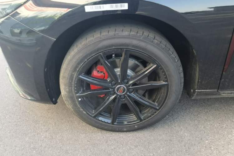 Used Hongqi H5 2025 Model 2.0T Automatic Xuan Ying 2 Million Units Commemorative Edition Left Front Wheel Hub