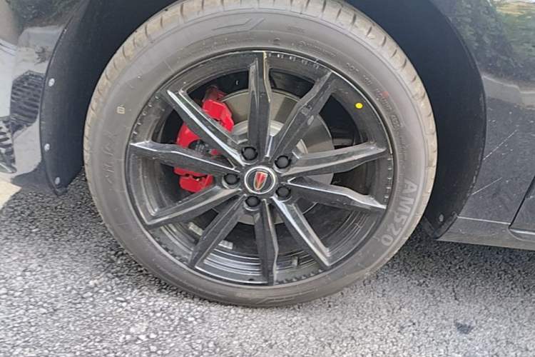 Used Hongqi H5 2025 2.0T Automatic Xuan Ying Edition Left Front Wheel Hub