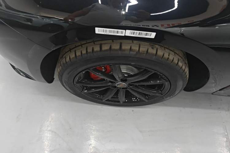 Used Hongqi H5 2025 2.0T Automatic Xuan Ying Edition Left Front Wheel Hub