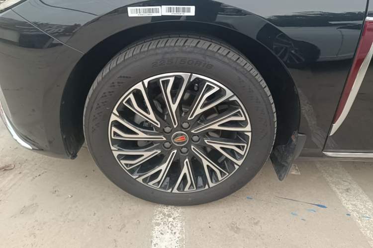 Used Hongqi H5 2025 2.0T Automatic Flag Edition – 500 000 Units Commemorative Version Left Front Wheel Hub