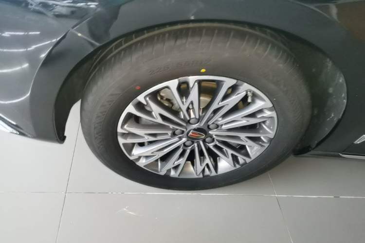 Used Hongqi H5 2025 1.5T DCT Qiyun 500 000th Unit Commemorative Edition Left Front Wheel Hub