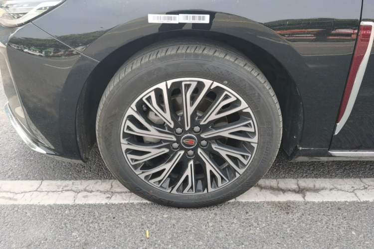 Used Hongqi H5 2025 2.0T Automatic Flag Edition – 500 000 Units Commemorative Version Left Front Wheel Hub