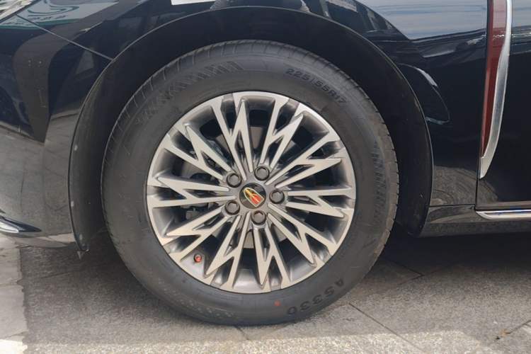Used Hongqi H5 2025 2.0T Automatic Flagship 500 000th Unit Anniversary Edition Left Front Wheel Hub