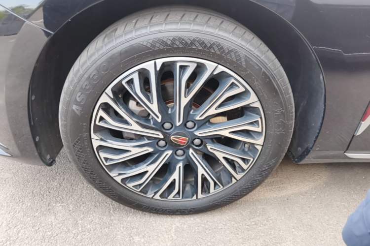 Used Hongqi H5 2025 2.0T Automatic Flag Edition – 500 000 Units Commemorative Version Left Front Wheel Hub