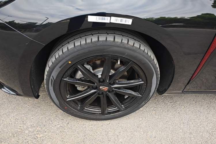 Used Hongqi H5 2025 2.0T Automatic Xuan Ying Edition Left Front Wheel Hub