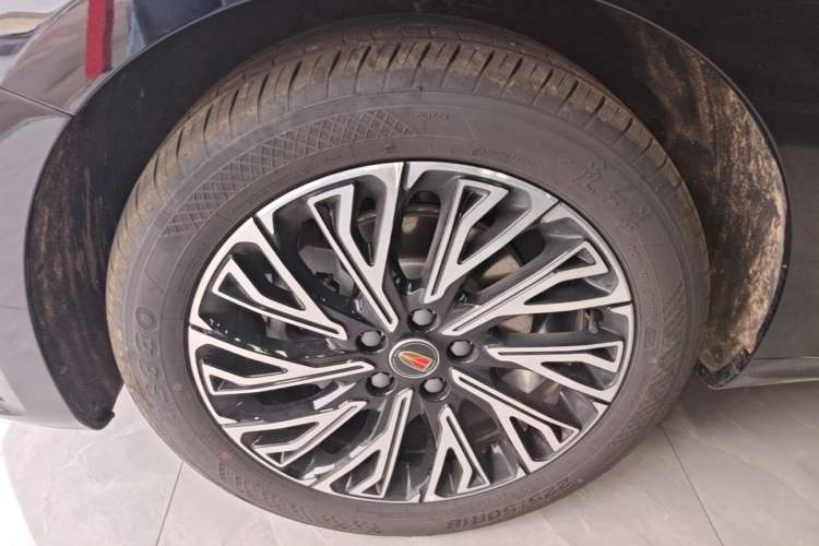 Used Hongqi H5 2025 2.0T Automatic Flag Edition – 500 000 Units Commemorative Version Left Front Wheel Hub