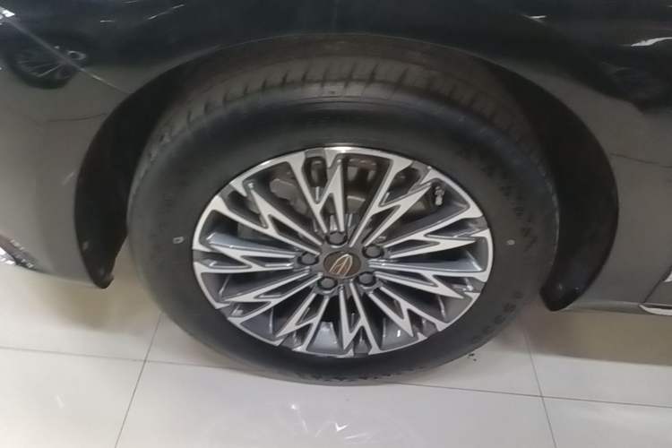 Used Hongqi H5 2025 1.5T DCT Qiyun 500 000th Unit Commemorative Edition Left Front Wheel Hub
