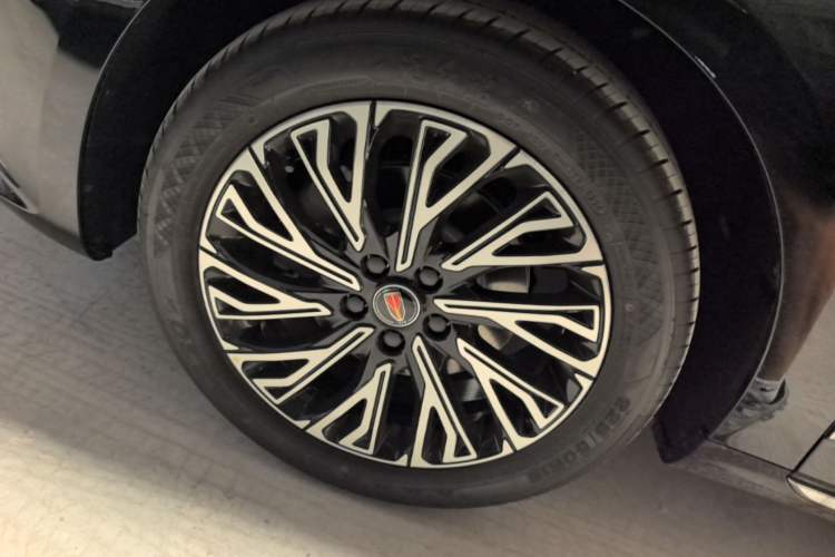 Used Hongqi H5 2025 2.0T Automatic Flag Edition – 500 000 Units Commemorative Version Left Front Wheel Hub